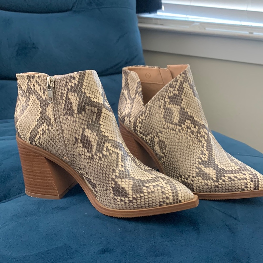 ZBY Snakeskin Ankle Boots- 7.5